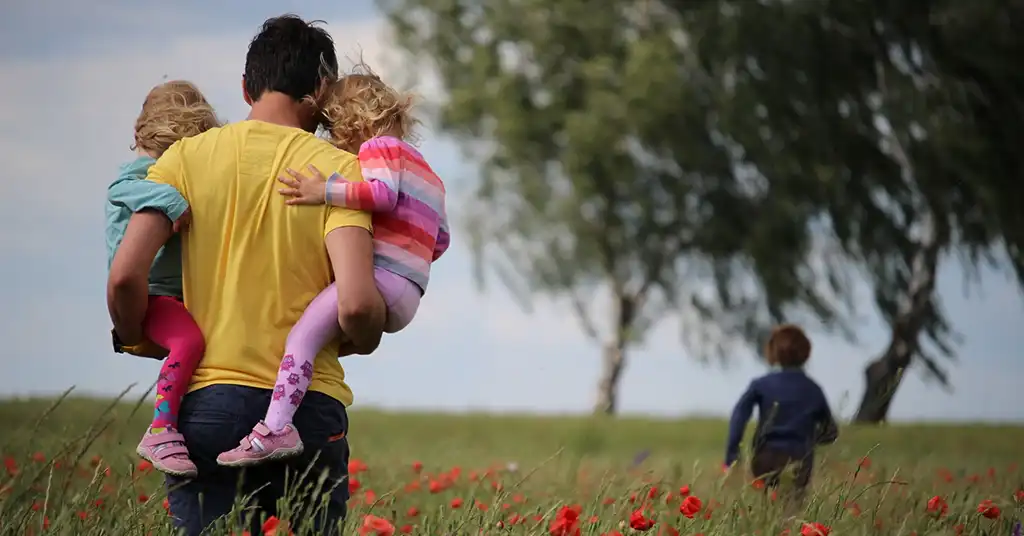 Groot kinders: Bly uit ouers se sak en beursie